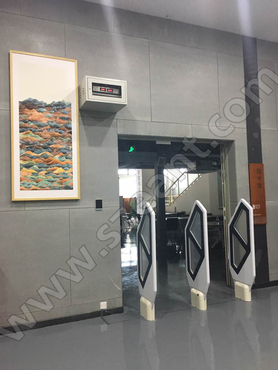 圖書館防盜系統安裝完畢圖